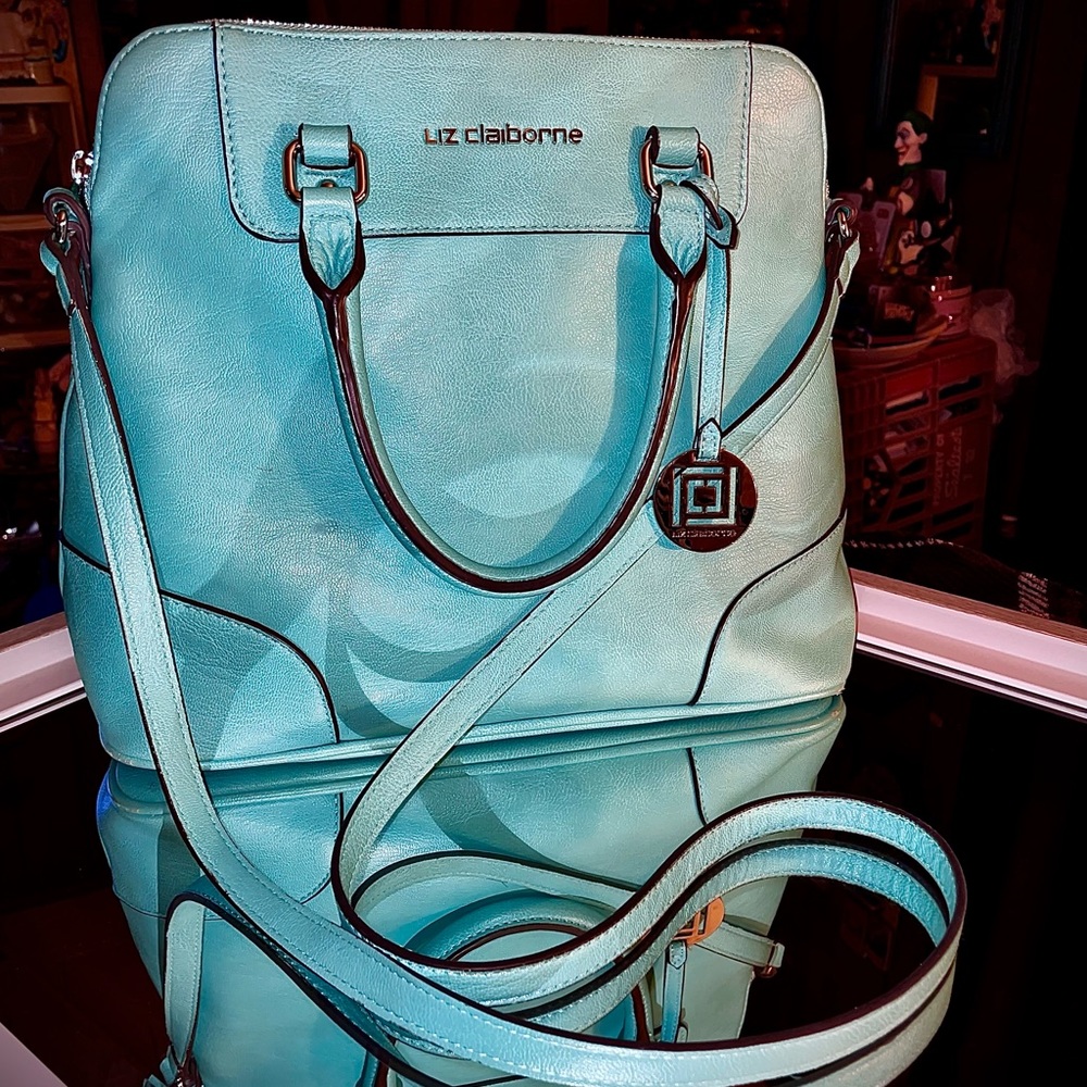 LIZ CLAIBORNE MEDIUM PURSE